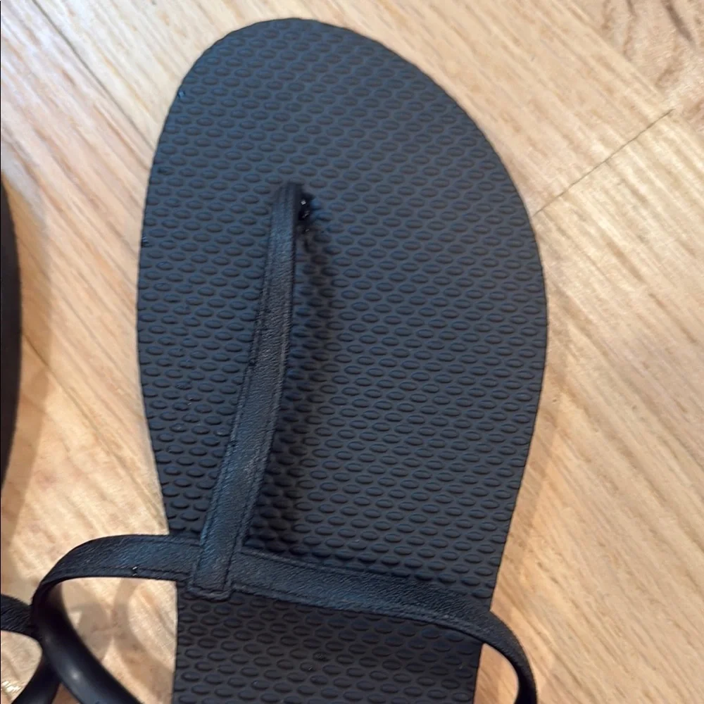 Old Navy Classic Black Sandals new with no tag